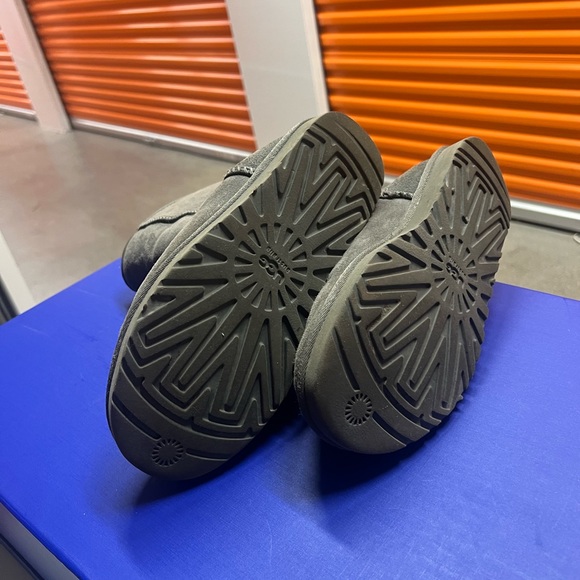 Classic Gray Uggs Size 7 - Picture 5 of 7